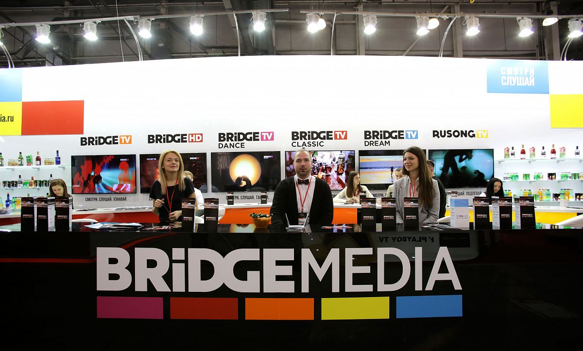 Тв media. Bridge Media на выставке CSTB. Bridge Media на CSTB-2017. Bridge Media CSTB русонг ТВ. Bridge Media логотип.